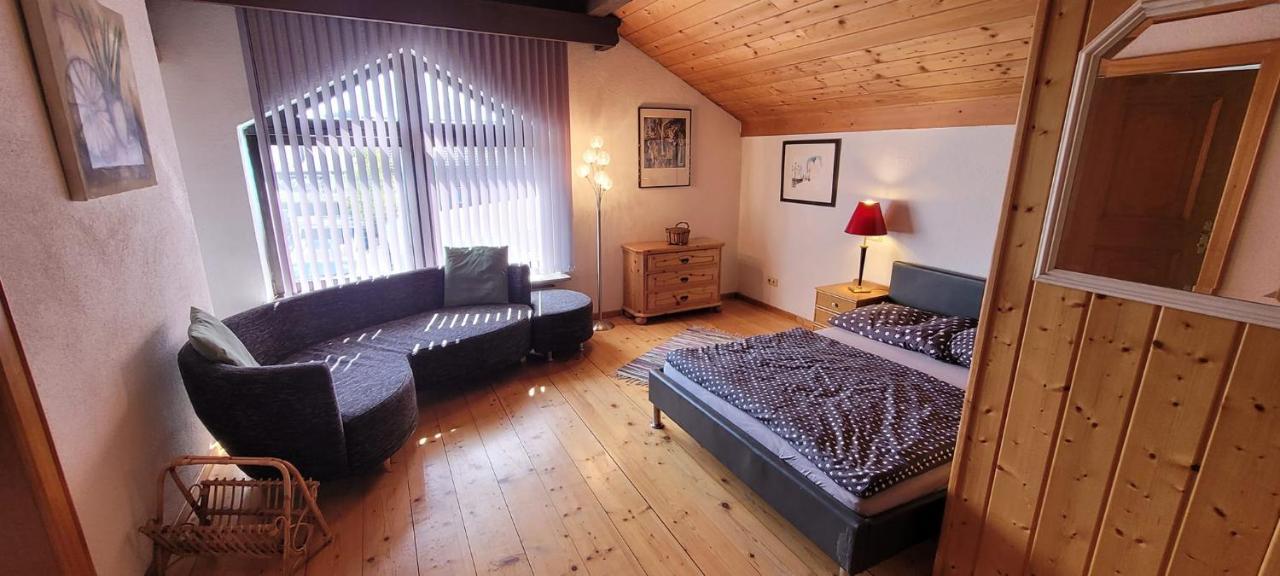 Ferienzimmer / Monteurzimmer Neumarkt Am Wallersee Bagian luar foto