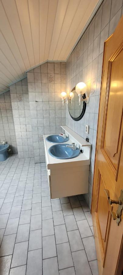 Ferienzimmer / Monteurzimmer Neumarkt Am Wallersee Bagian luar foto
