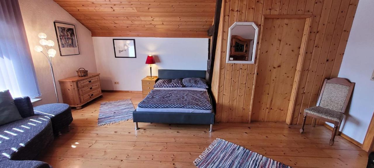 Ferienzimmer / Monteurzimmer Neumarkt Am Wallersee Bagian luar foto